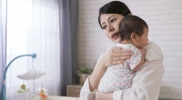 Trẻ sơ sinh bị nghẹt mũi khó thở khi ngủ ban đêm: Nên làm gì?